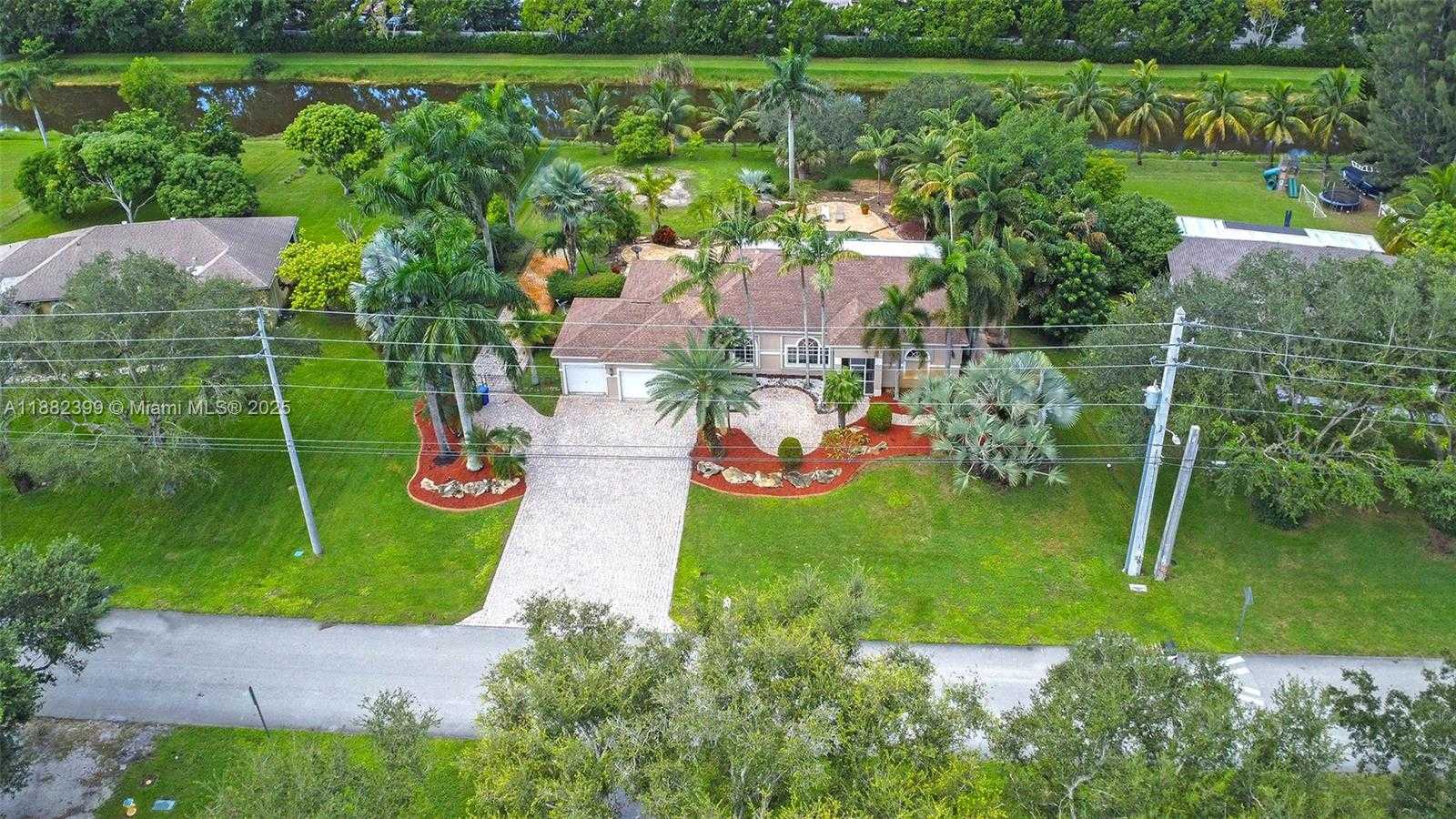 Small Image of 5911 SOUTH WEST 199TH AVE, Pembroke Pines Number 31