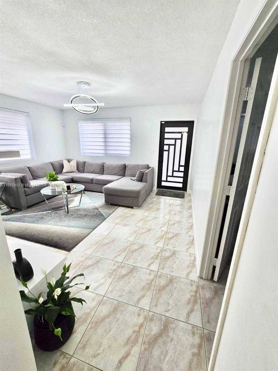 Small Image of Hialeah Number 3