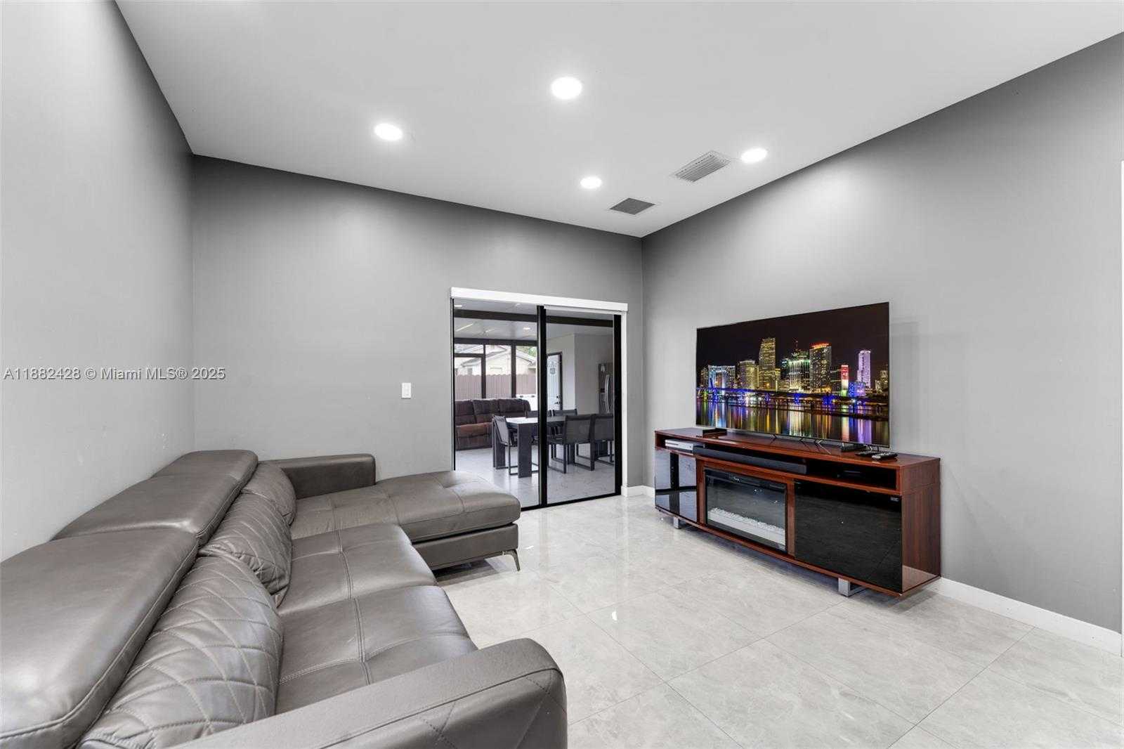 Small Image of 22801 SOUTH WEST 123RD AVE, Miami Number 11