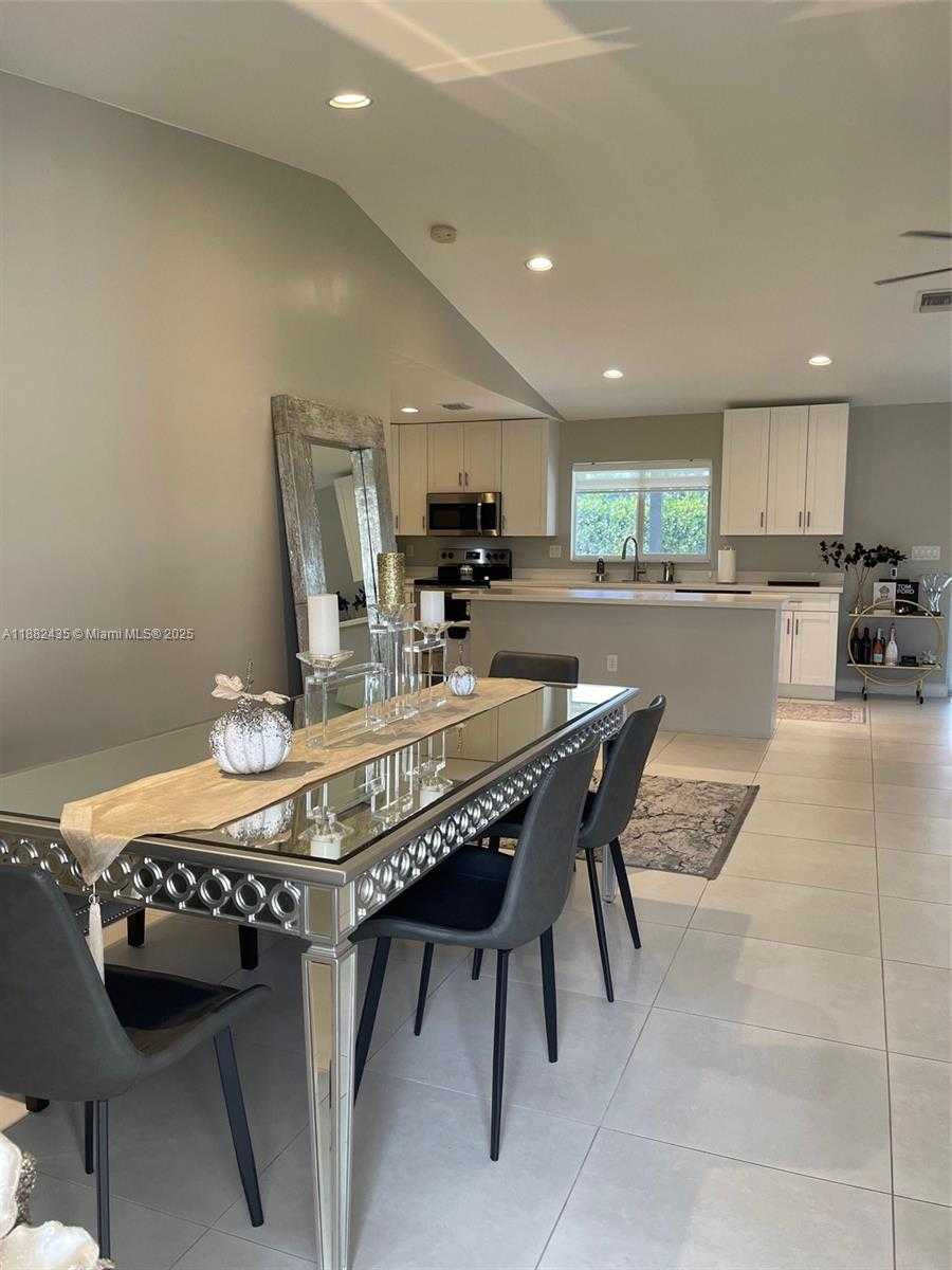 Small Image of 20605 SOUTH WEST 319TH ST, Homestead Number 11