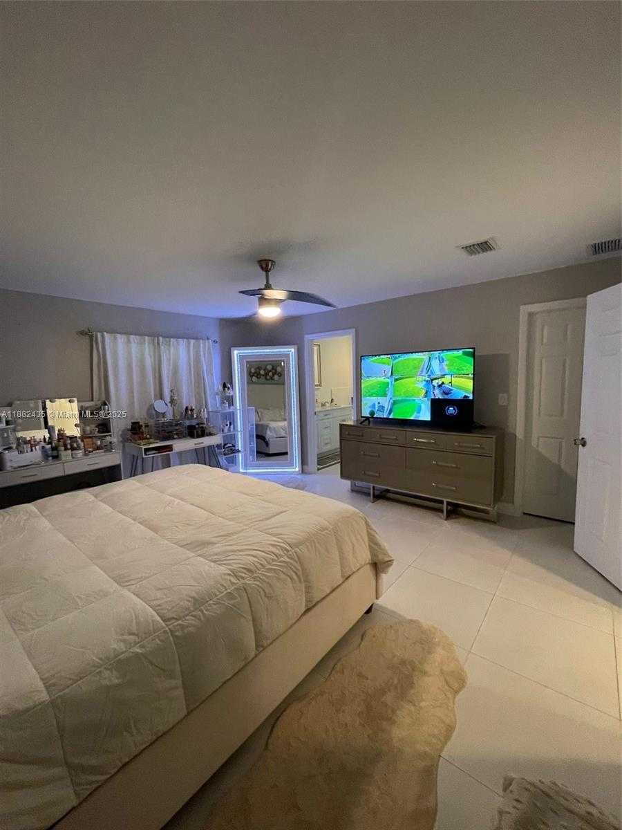Small Image of 20605 SOUTH WEST 319TH ST, Homestead Number 23