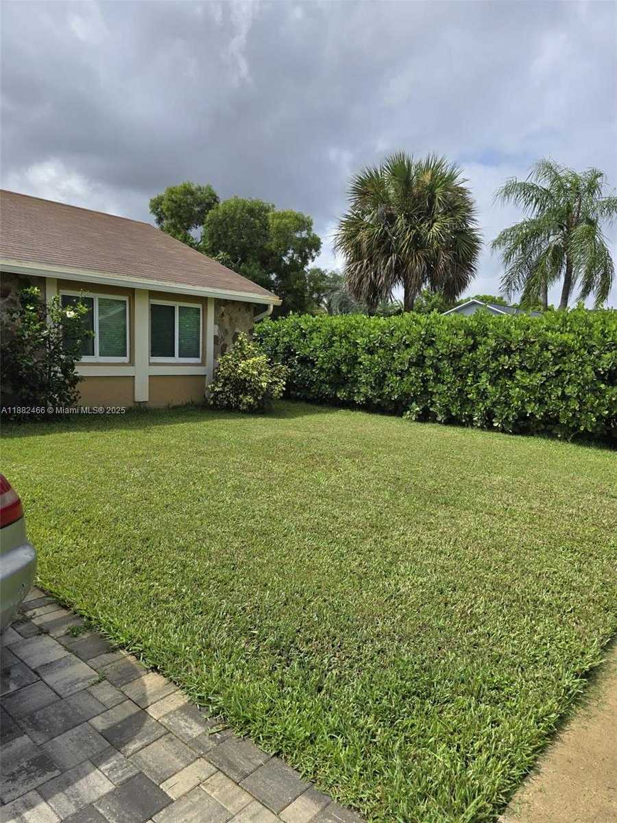 Small Image of 8102 SOUTH WEST 20TH ST, North Lauderdale Number 2