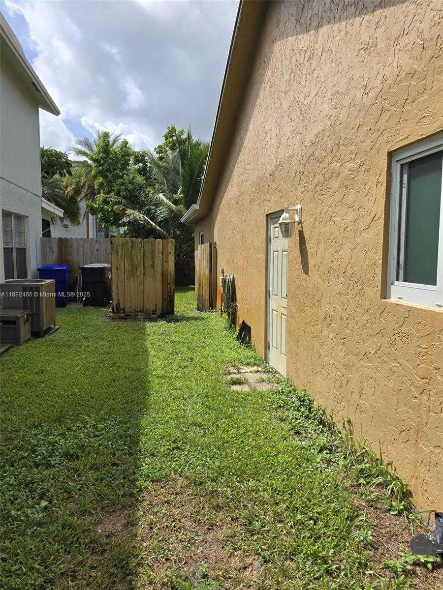Small Image of 8102 SOUTH WEST 20TH ST, North Lauderdale Number 7