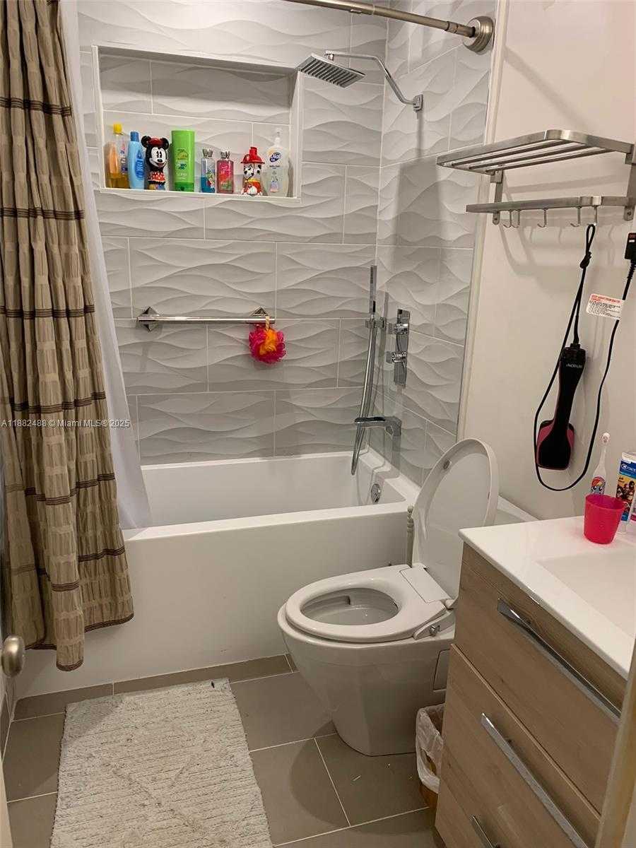 Small Image of 683 SOUTH EAST 6TH PL, Hialeah Number 10