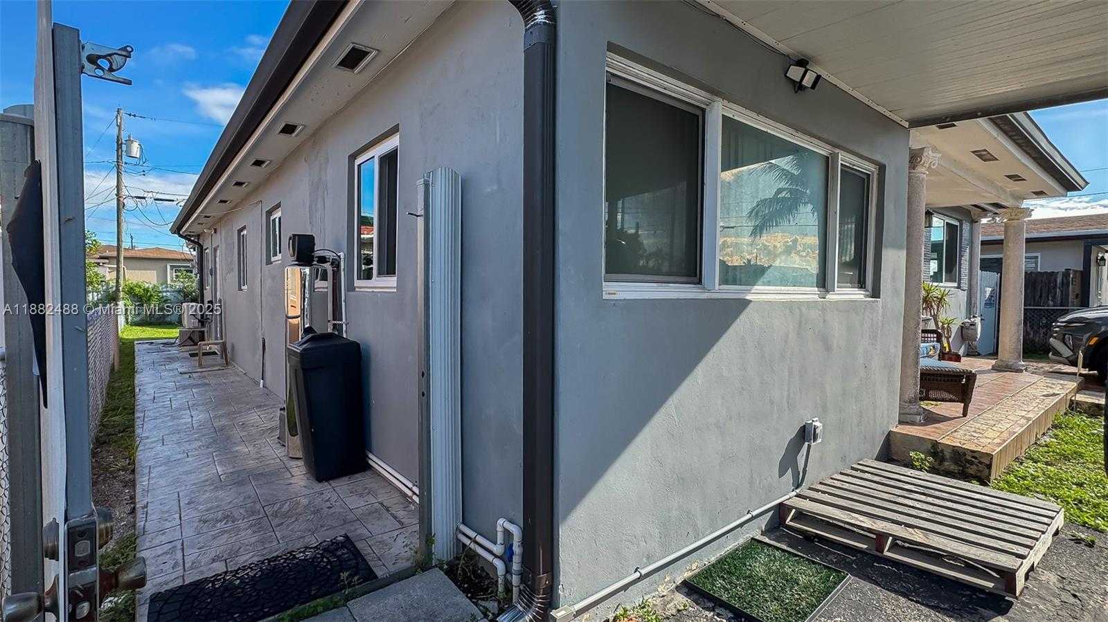 Small Image of 683 SOUTH EAST 6TH PL, Hialeah Number 15