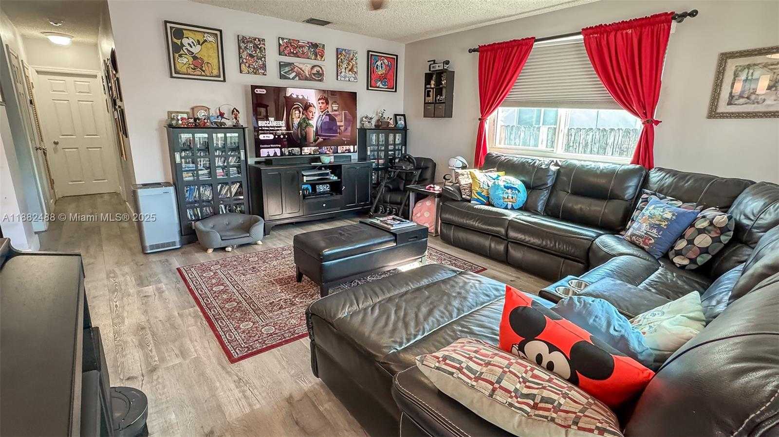 Small Image of 683 SOUTH EAST 6TH PL, Hialeah Number 2