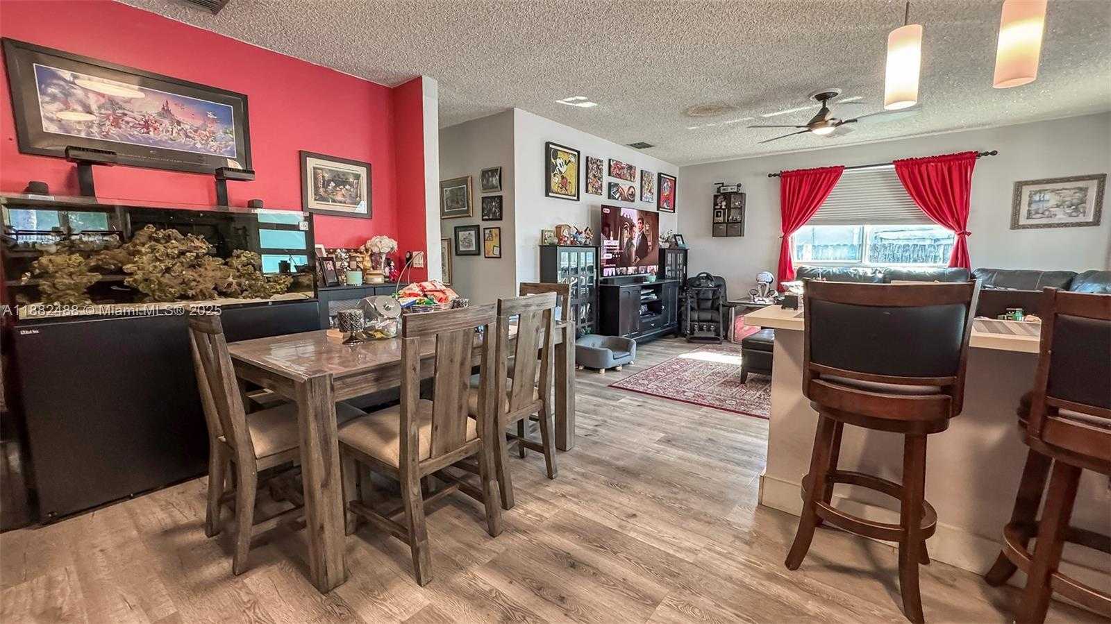 Small Image of 683 SOUTH EAST 6TH PL, Hialeah Number 3