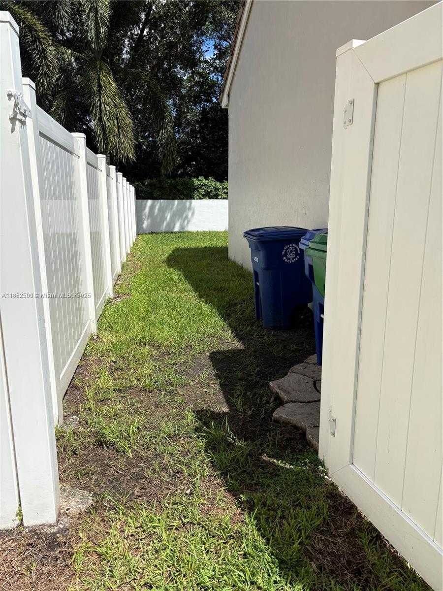 Small Image of 13221 SOUTH WEST 17TH CT, Miramar Number 6