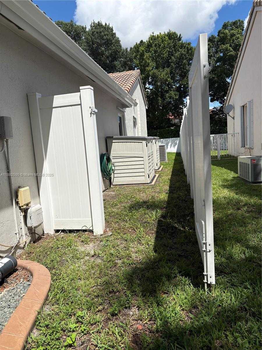 Small Image of 13221 SOUTH WEST 17TH CT, Miramar Number 7