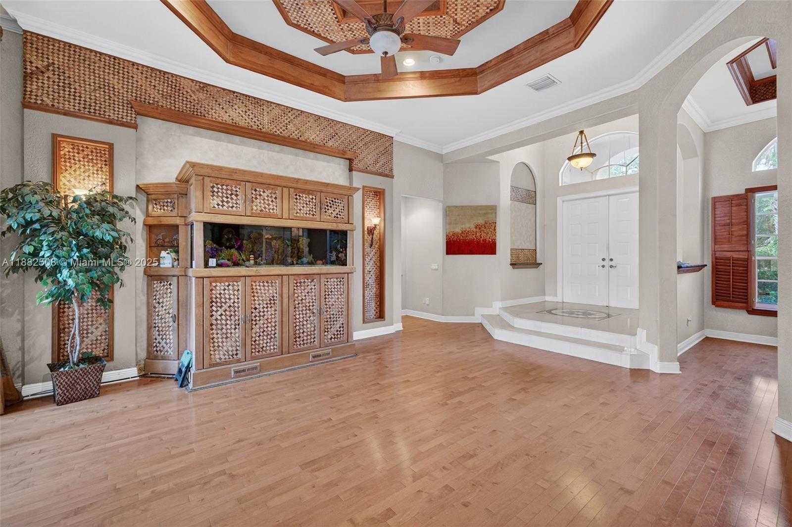 Small Image of 3792 CHURCHILL DOWNS DR, Davie Number 10