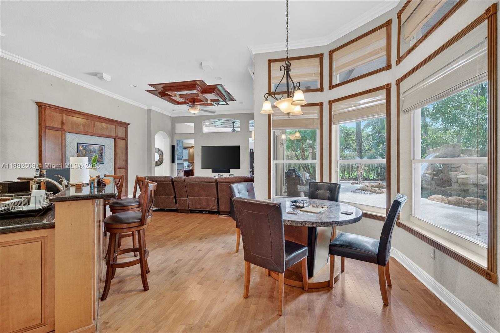 Small Image of 3792 CHURCHILL DOWNS DR, Davie Number 14