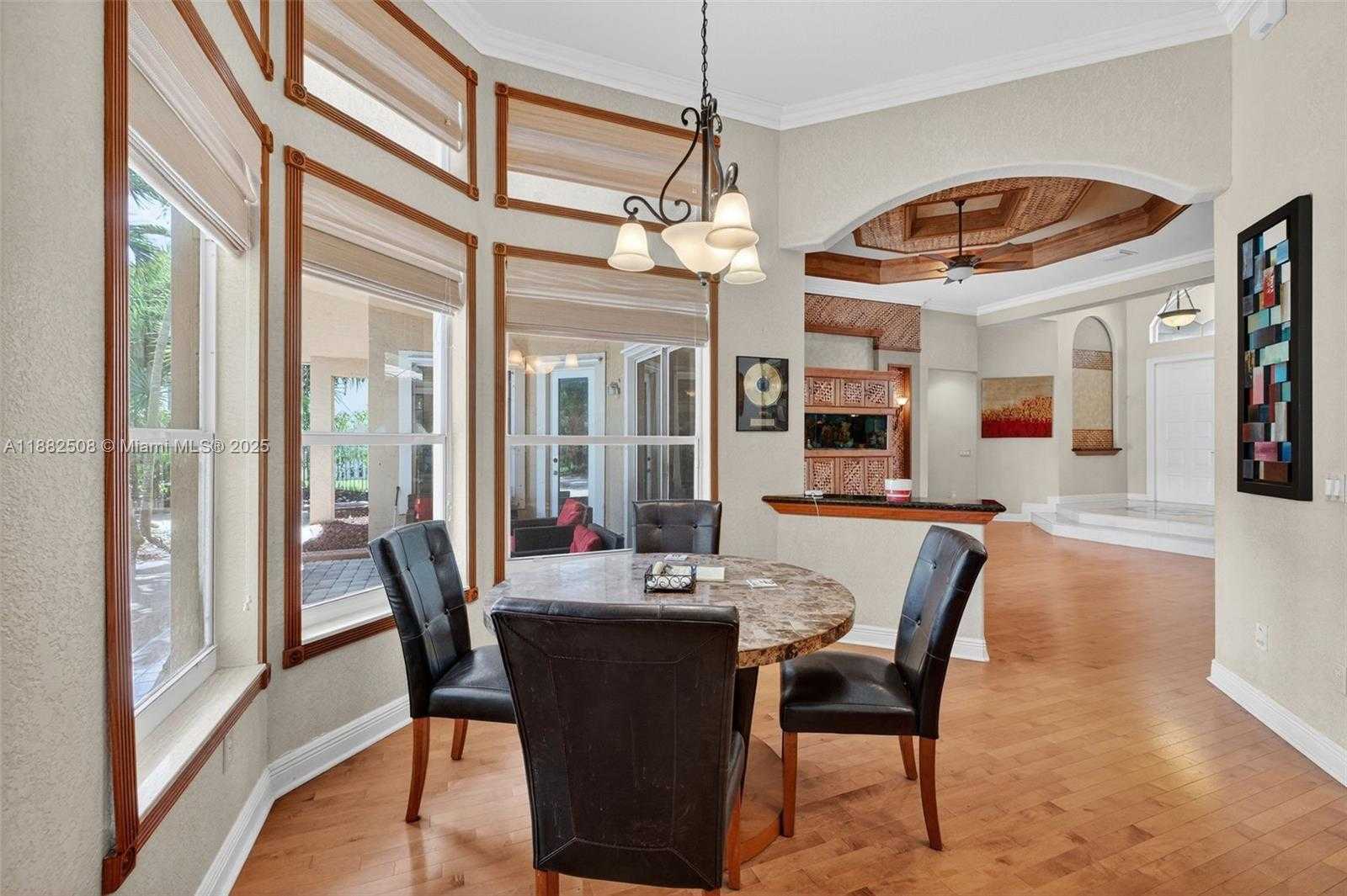 Small Image of 3792 CHURCHILL DOWNS DR, Davie Number 16