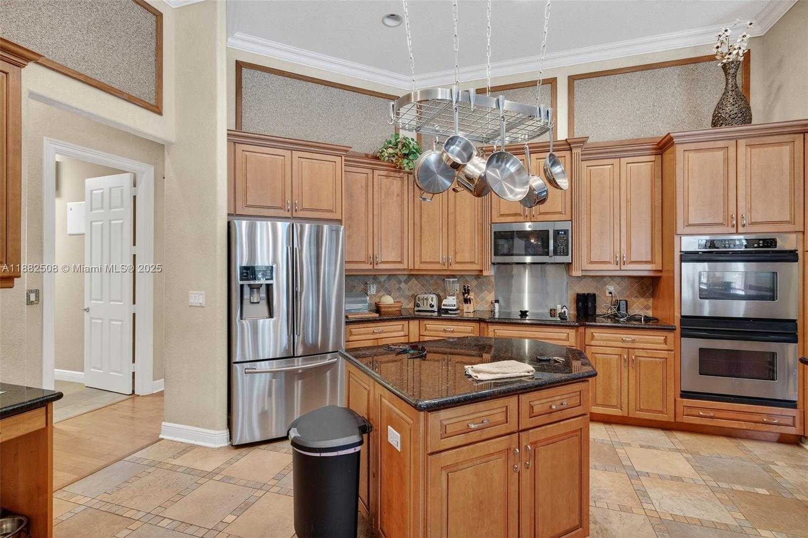 Small Image of 3792 CHURCHILL DOWNS DR, Davie Number 18
