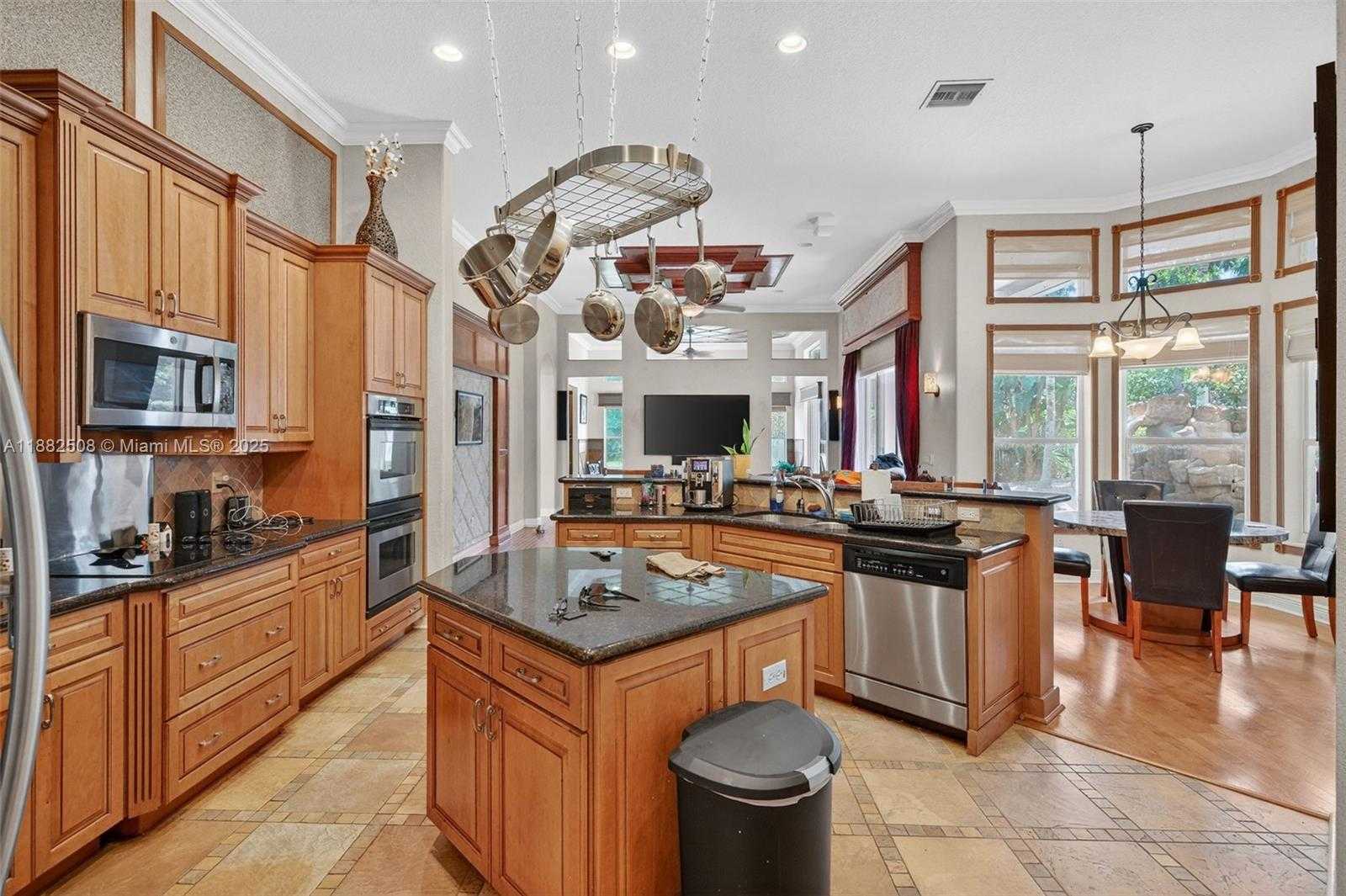 Small Image of 3792 CHURCHILL DOWNS DR, Davie Number 20