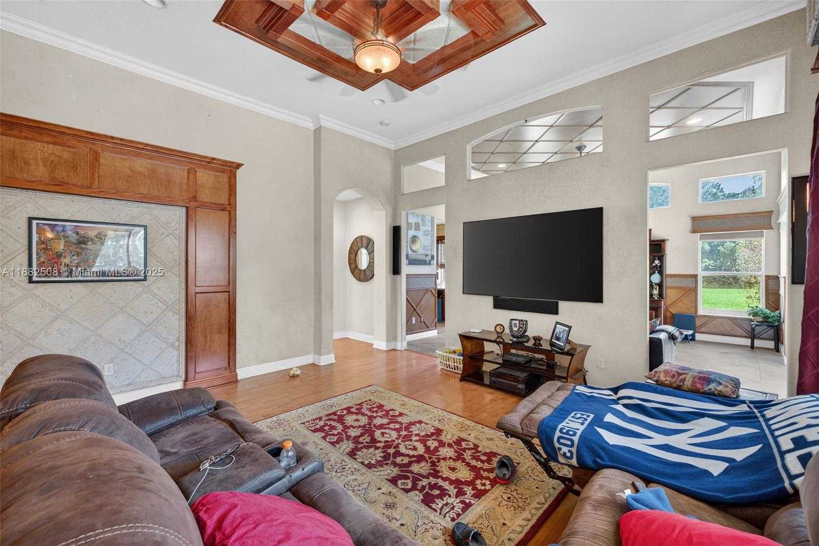 Small Image of 3792 CHURCHILL DOWNS DR, Davie Number 25