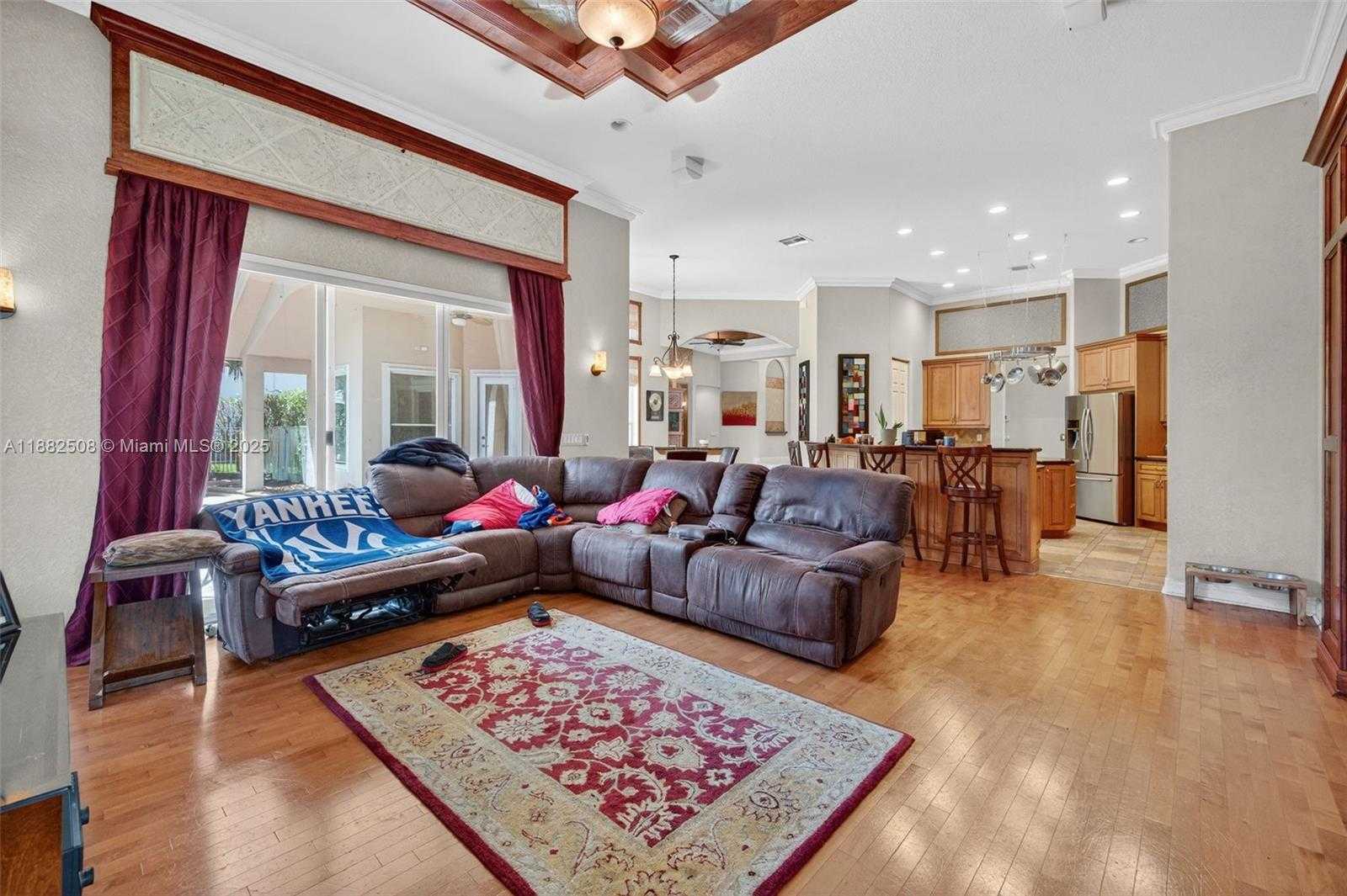 Small Image of 3792 CHURCHILL DOWNS DR, Davie Number 26