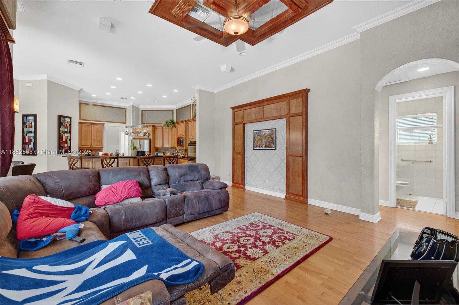 Small Image of 3792 CHURCHILL DOWNS DR, Davie Number 27