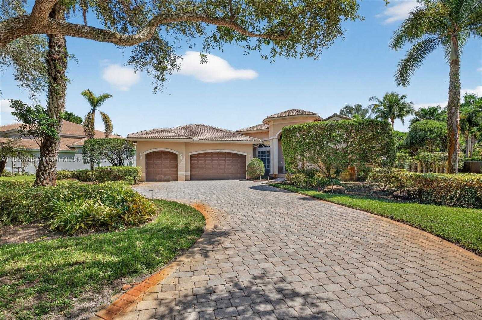 Small Image of 3792 CHURCHILL DOWNS DR, Davie Number 3