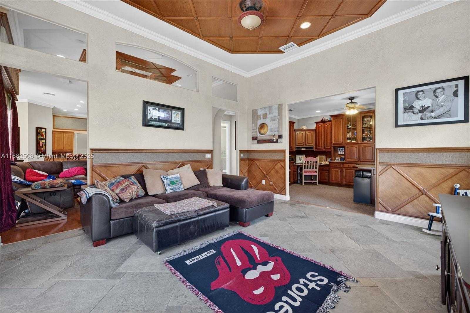 Small Image of 3792 CHURCHILL DOWNS DR, Davie Number 30