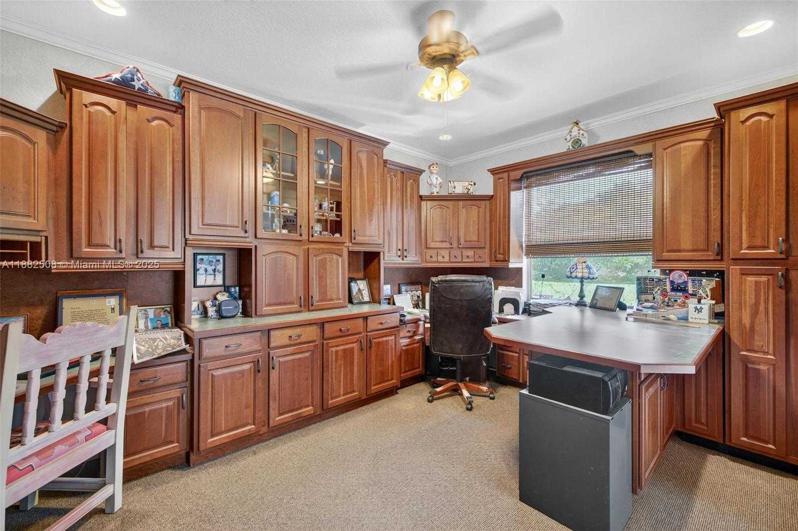 Small Image of 3792 CHURCHILL DOWNS DR, Davie Number 32