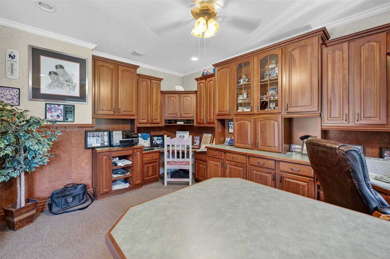 Small Image of 3792 CHURCHILL DOWNS DR, Davie Number 33