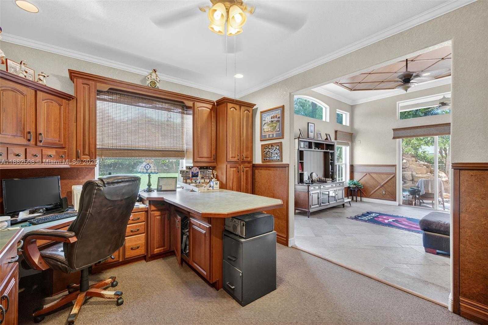 Small Image of 3792 CHURCHILL DOWNS DR, Davie Number 34
