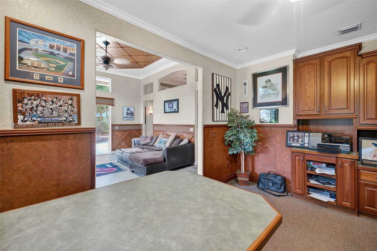 Small Image of 3792 CHURCHILL DOWNS DR, Davie Number 35