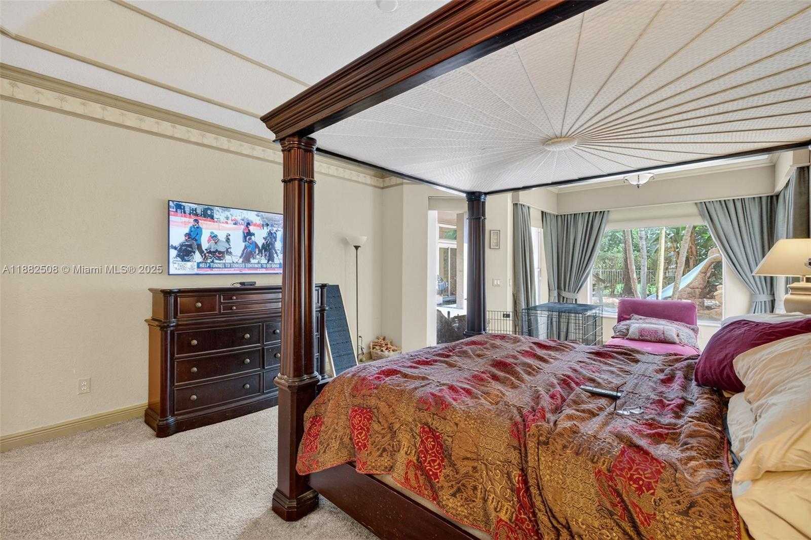 Small Image of 3792 CHURCHILL DOWNS DR, Davie Number 38