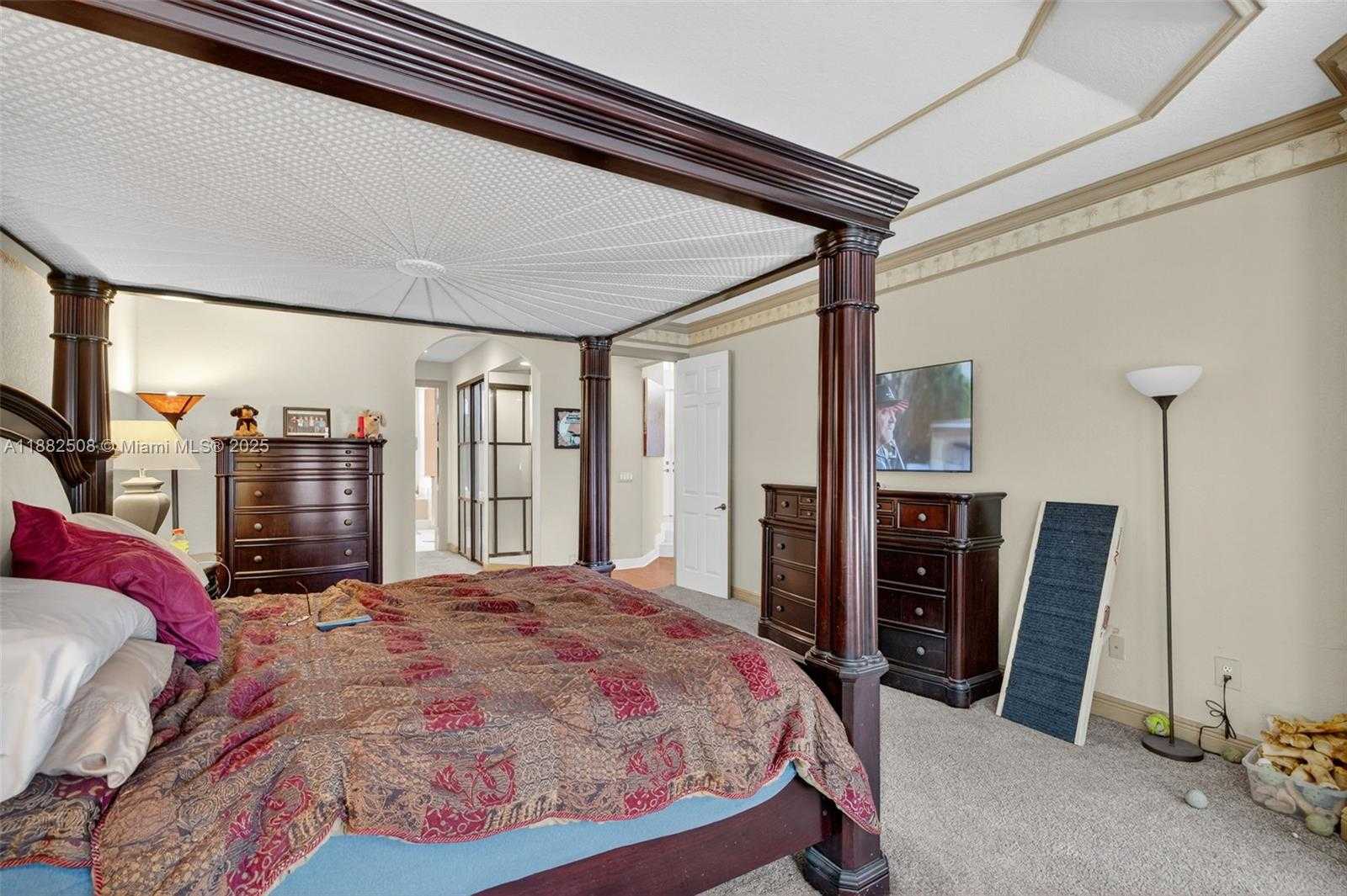 Small Image of 3792 CHURCHILL DOWNS DR, Davie Number 39