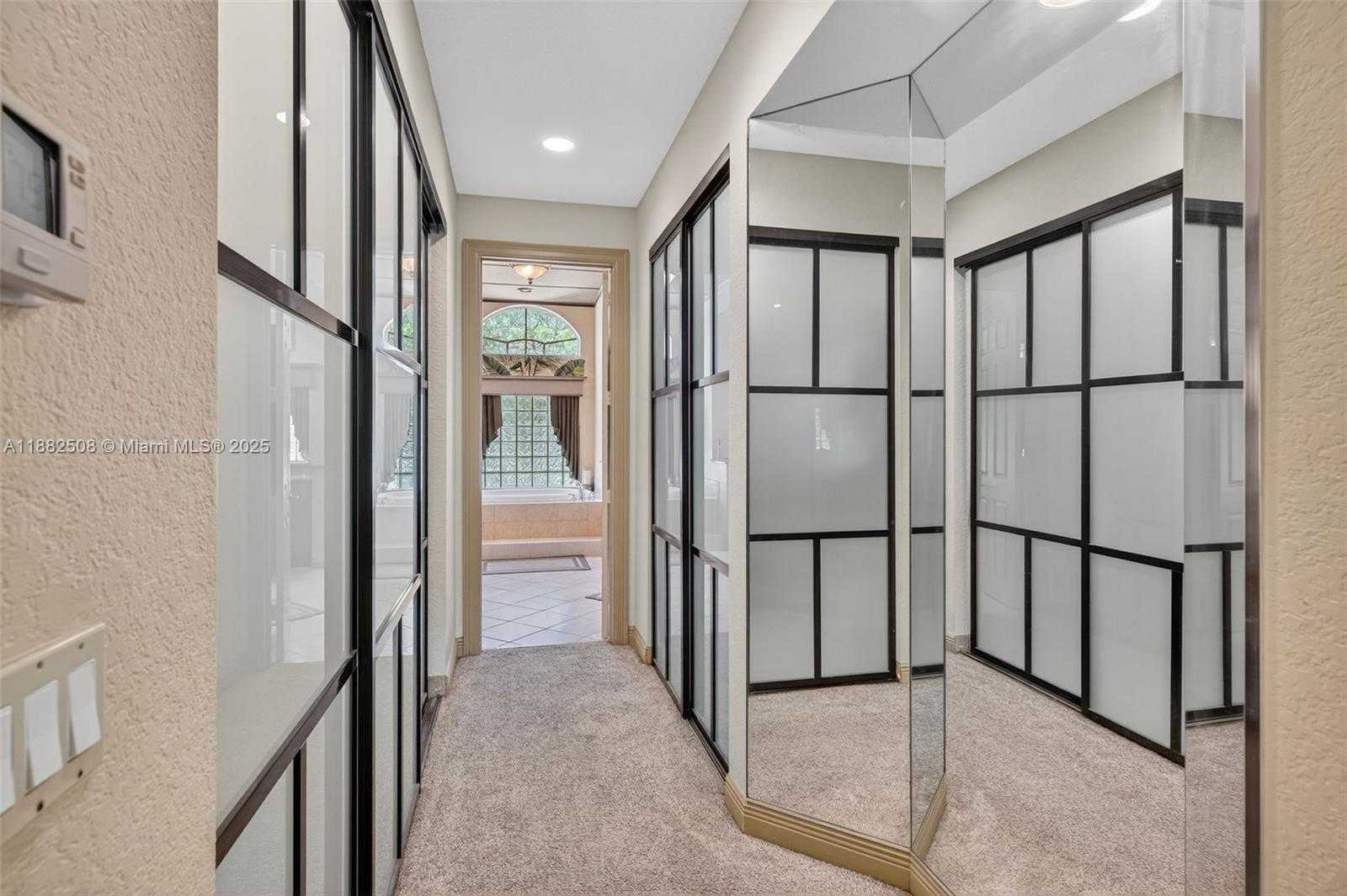 Small Image of 3792 CHURCHILL DOWNS DR, Davie Number 42