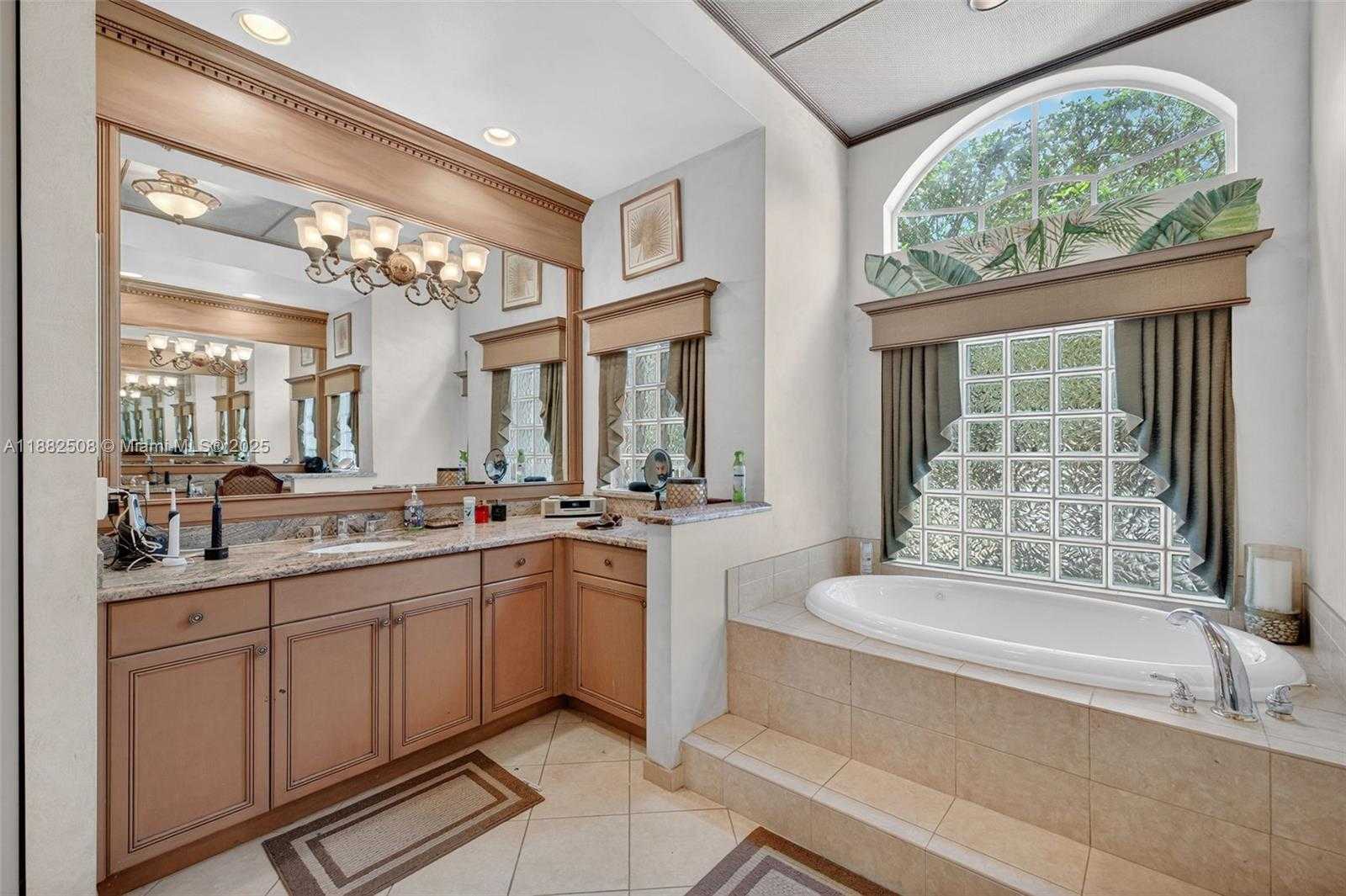 Small Image of 3792 CHURCHILL DOWNS DR, Davie Number 45