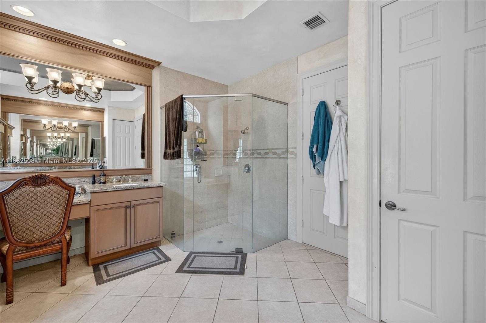 Small Image of 3792 CHURCHILL DOWNS DR, Davie Number 46