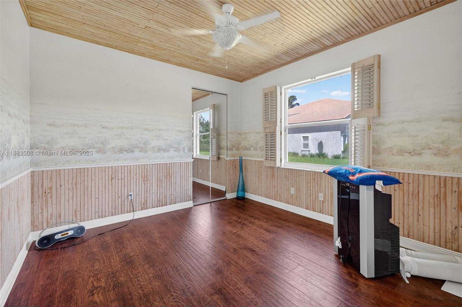Small Image of 3792 CHURCHILL DOWNS DR, Davie Number 48
