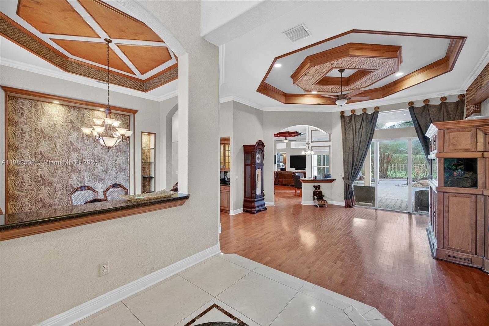 Small Image of 3792 CHURCHILL DOWNS DR, Davie Number 5