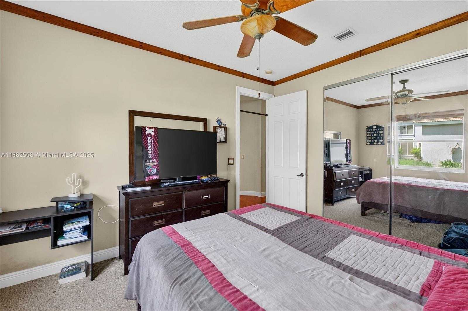 Small Image of 3792 CHURCHILL DOWNS DR, Davie Number 54