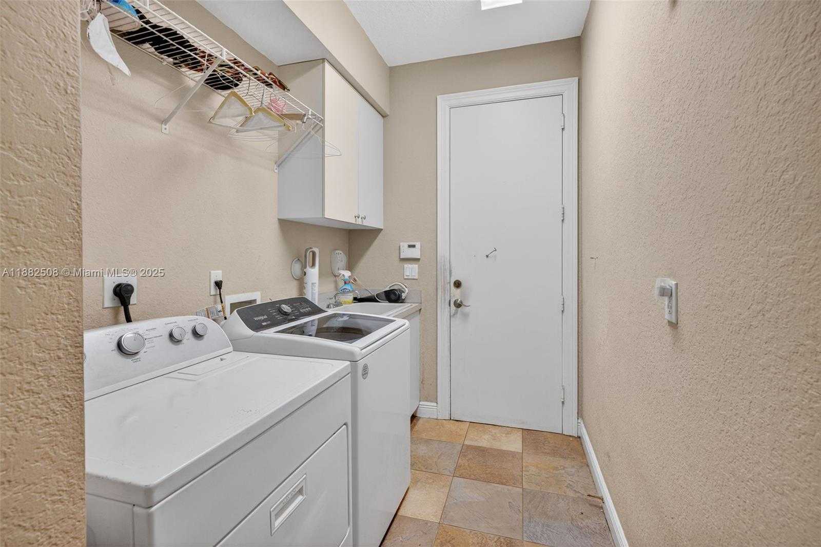 Small Image of 3792 CHURCHILL DOWNS DR, Davie Number 56