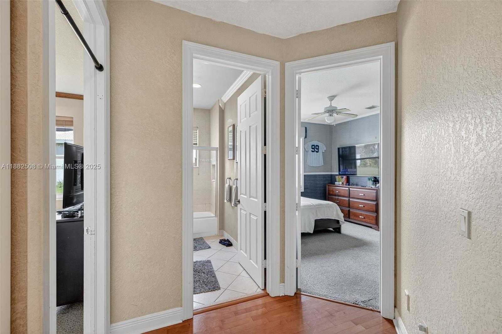 Small Image of 3792 CHURCHILL DOWNS DR, Davie Number 57