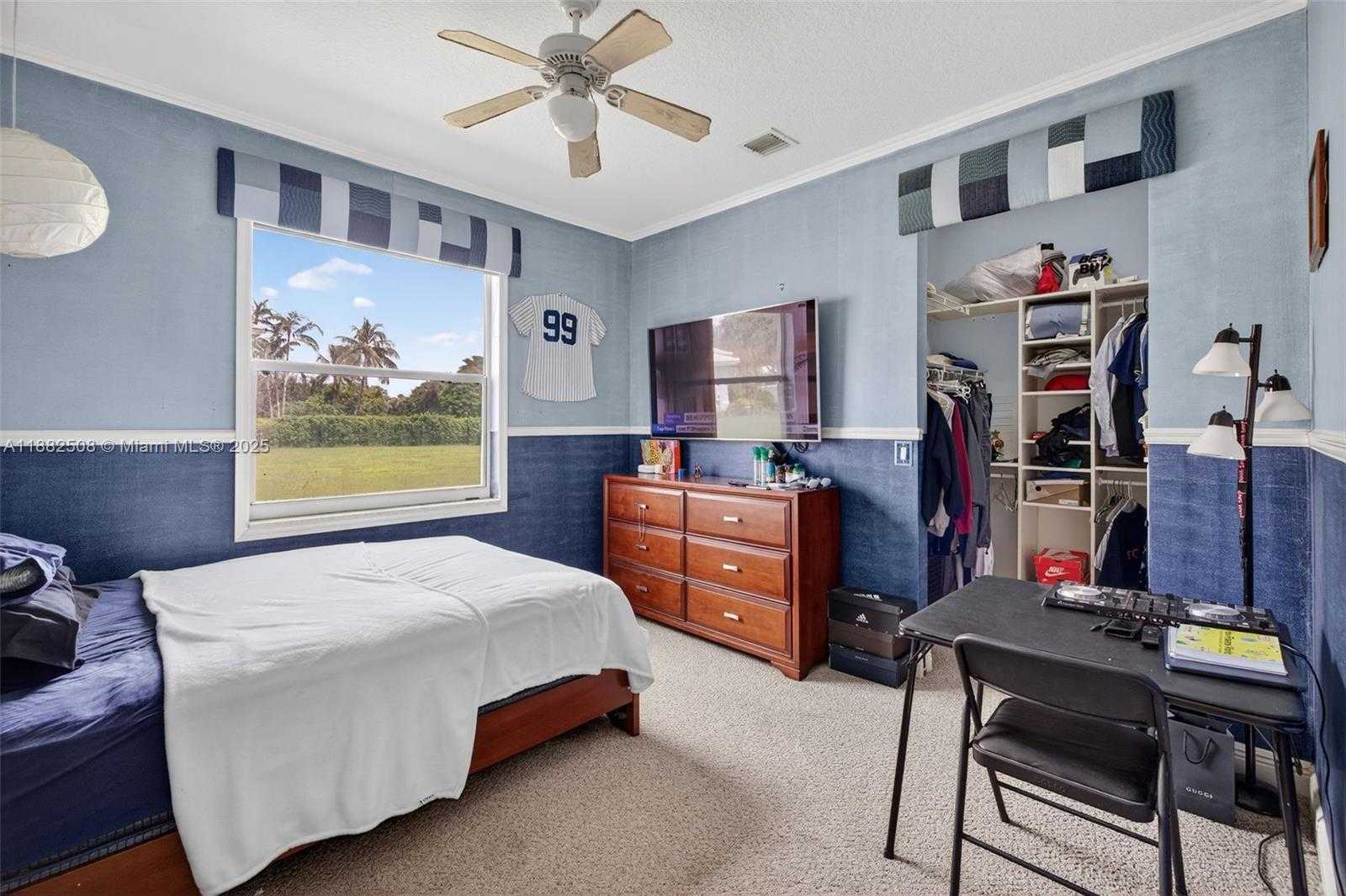 Small Image of 3792 CHURCHILL DOWNS DR, Davie Number 58