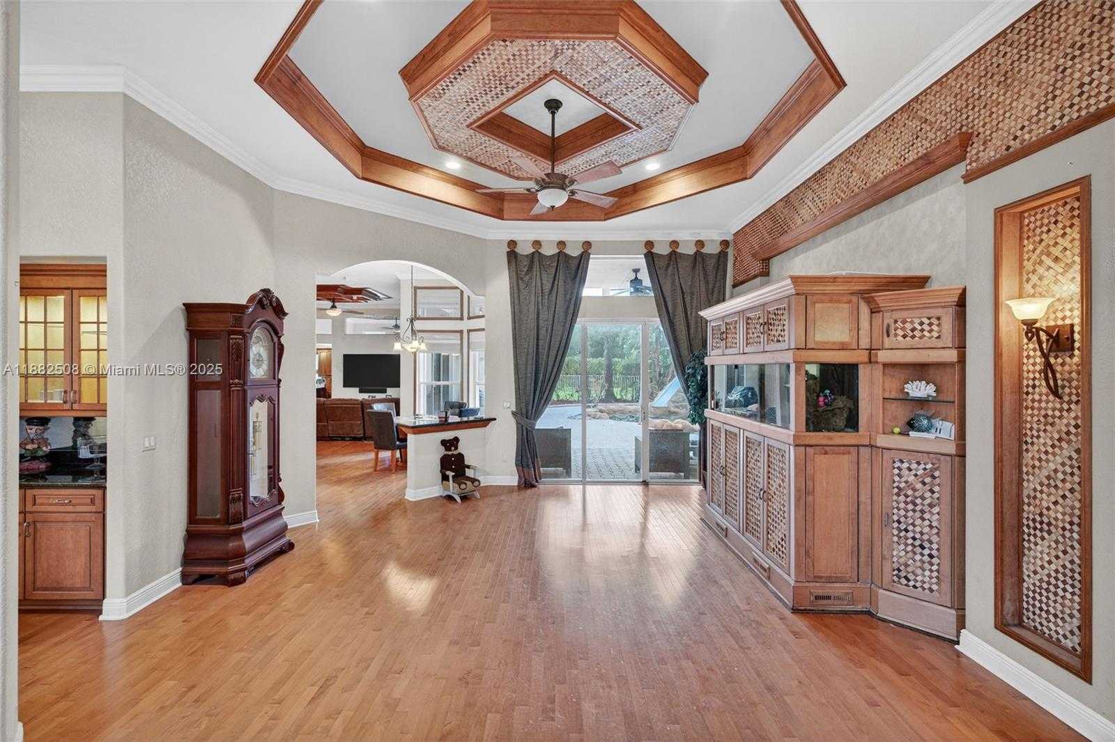 Small Image of 3792 CHURCHILL DOWNS DR, Davie Number 6