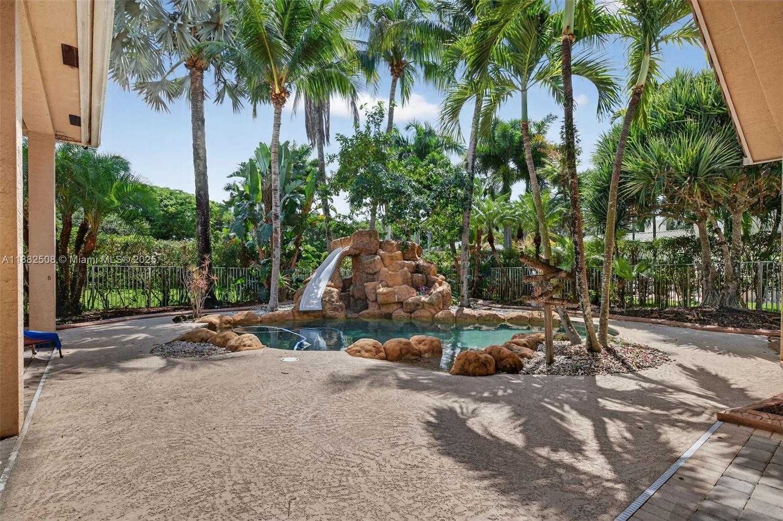 Small Image of 3792 CHURCHILL DOWNS DR, Davie Number 61