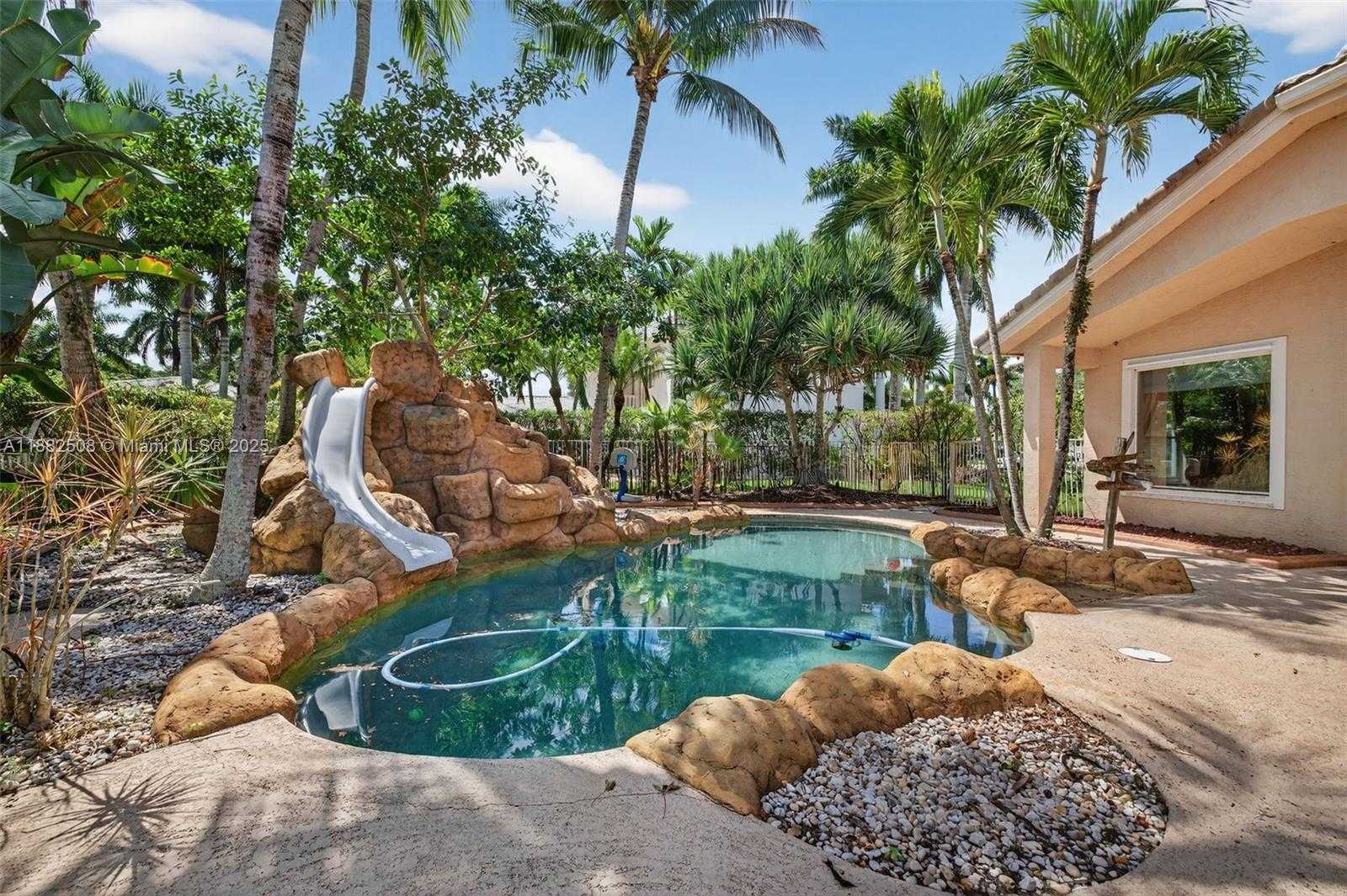 Small Image of 3792 CHURCHILL DOWNS DR, Davie Number 62