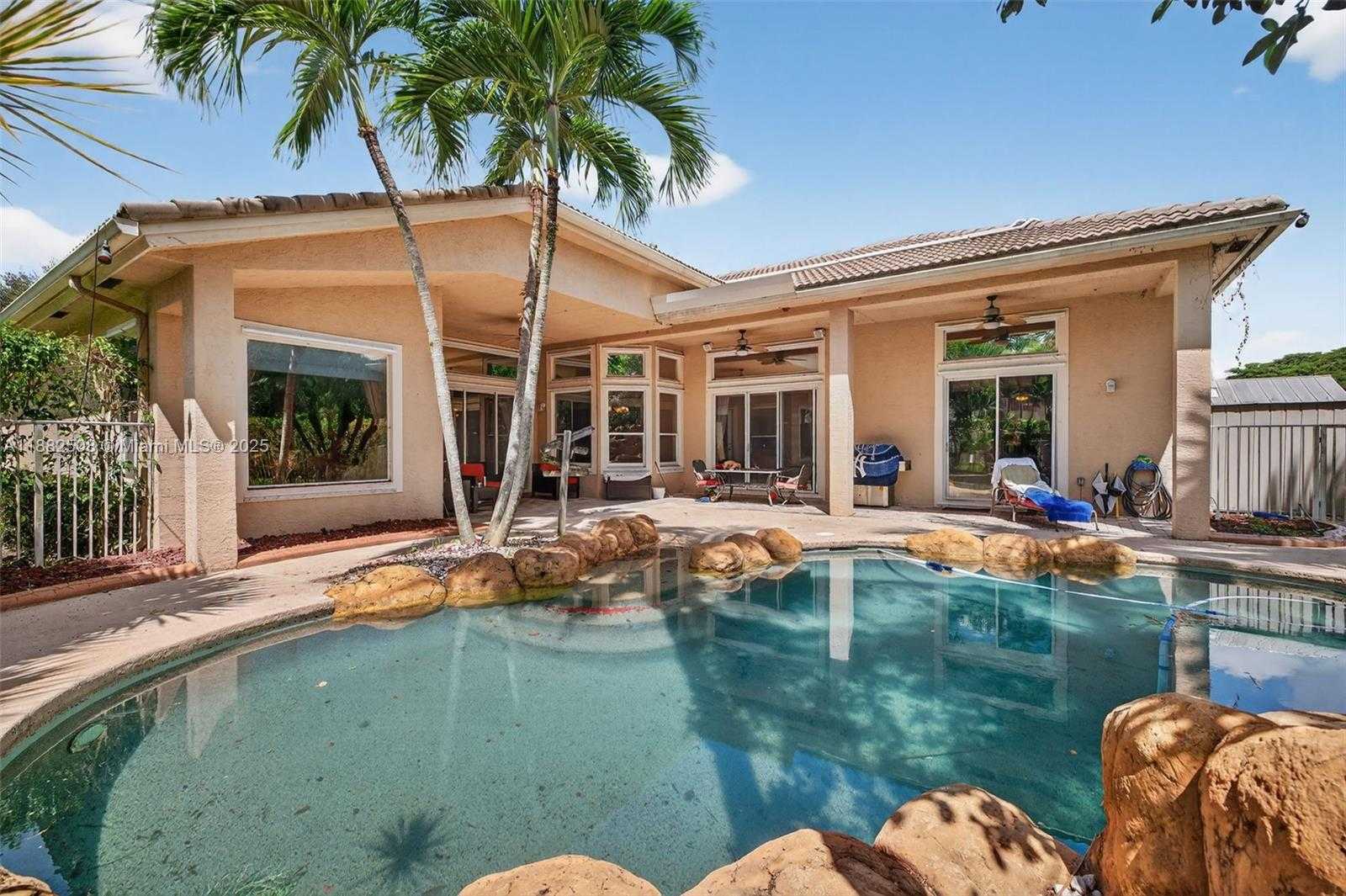 Small Image of 3792 CHURCHILL DOWNS DR, Davie Number 64