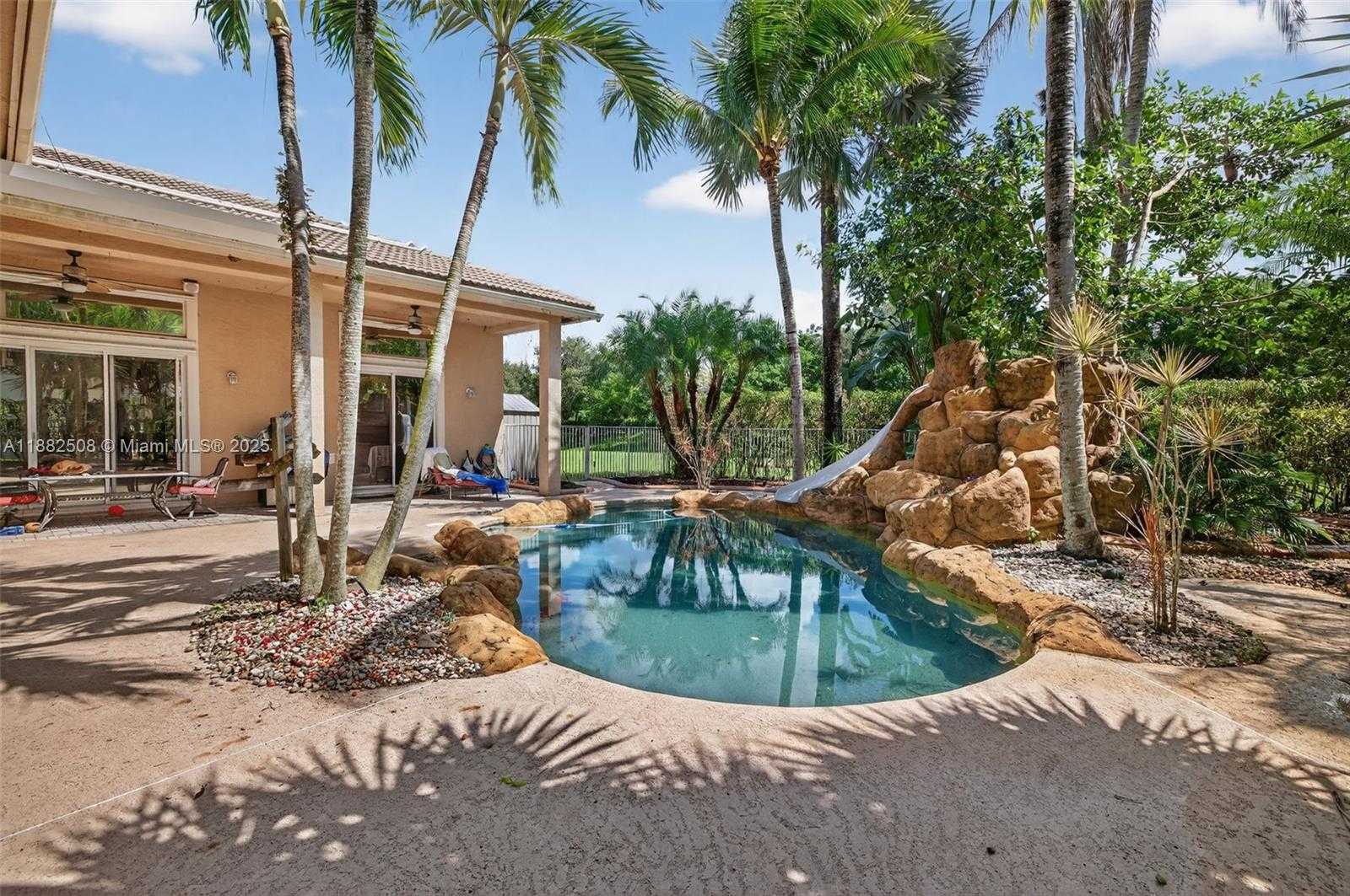 Small Image of 3792 CHURCHILL DOWNS DR, Davie Number 65