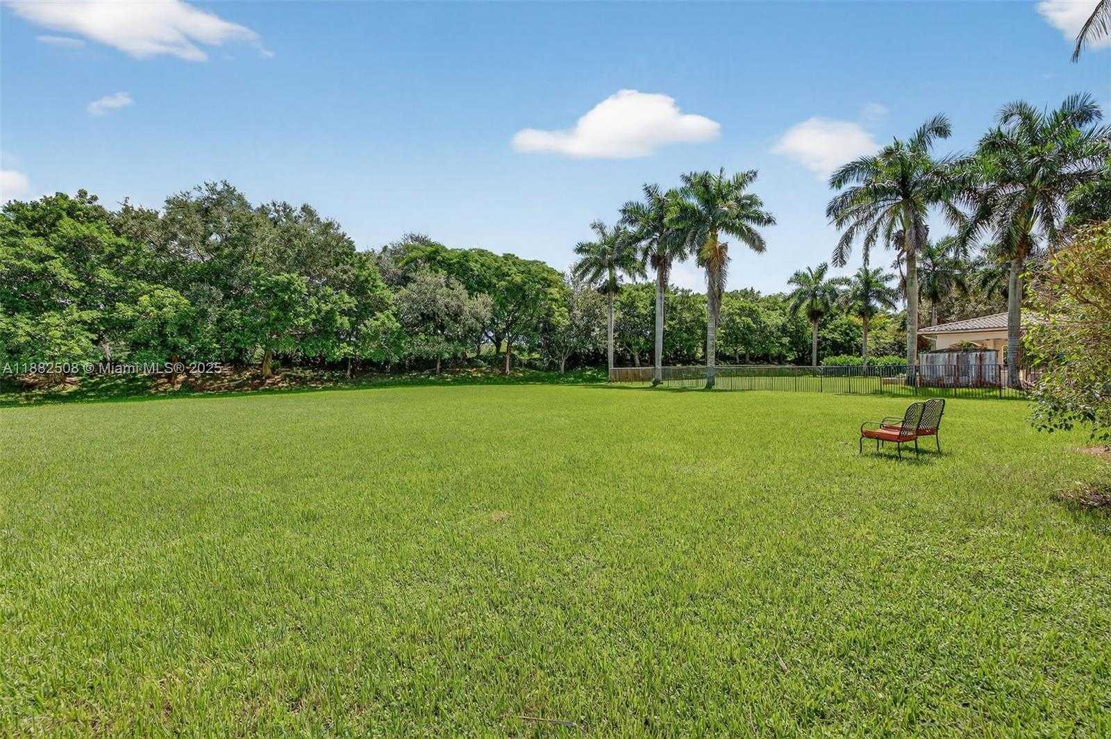 Small Image of 3792 CHURCHILL DOWNS DR, Davie Number 67
