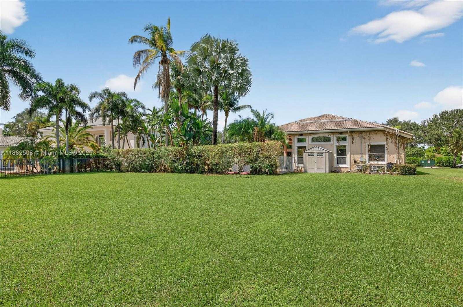 Small Image of 3792 CHURCHILL DOWNS DR, Davie Number 68