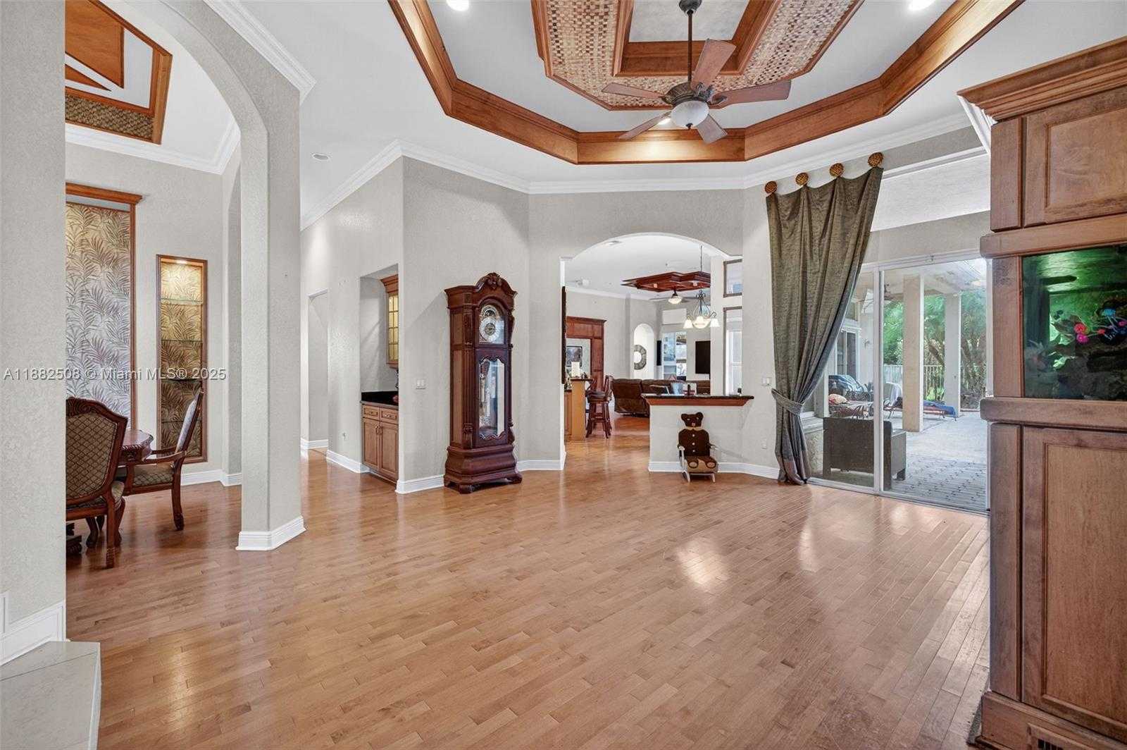 Small Image of 3792 CHURCHILL DOWNS DR, Davie Number 7
