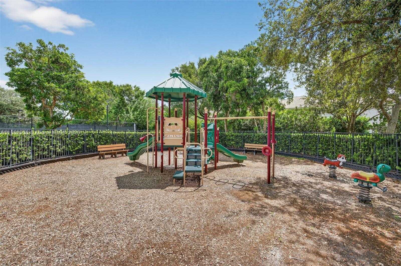 Small Image of 3792 CHURCHILL DOWNS DR, Davie Number 72