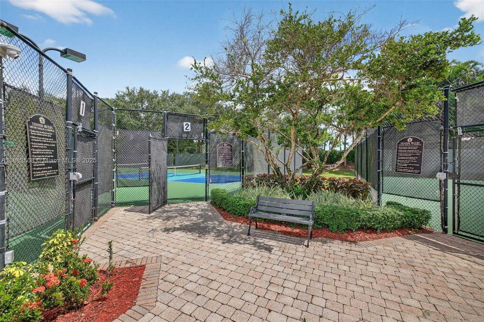 Small Image of 3792 CHURCHILL DOWNS DR, Davie Number 76