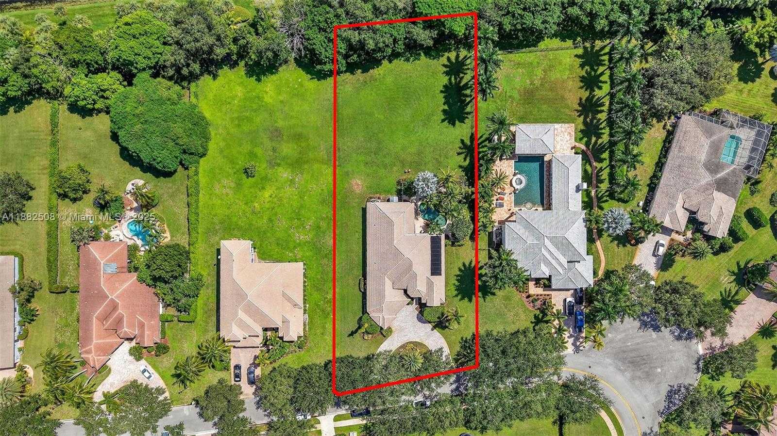 Small Image of 3792 CHURCHILL DOWNS DR, Davie Number 85