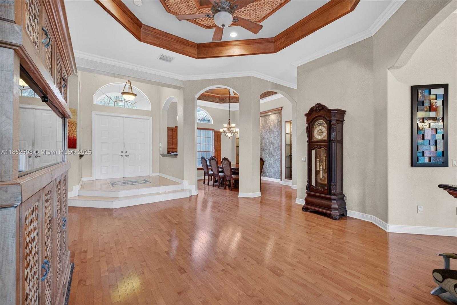 Small Image of 3792 CHURCHILL DOWNS DR, Davie Number 9